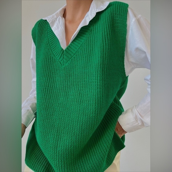 Cute emerald green, oversized V-neck vest NWT - Picture 4 of 12